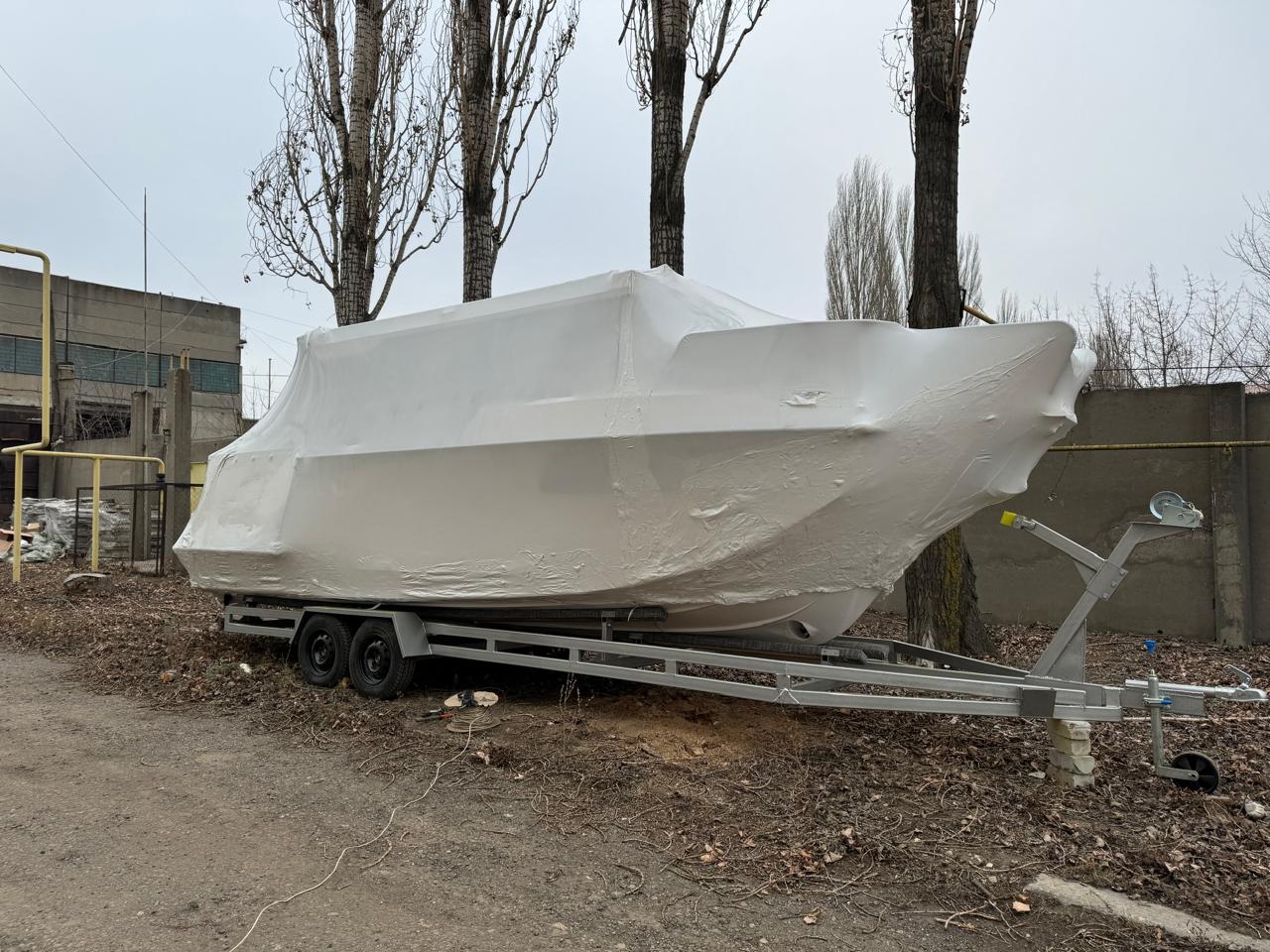 Упаковка катера в термоусадочную пленку